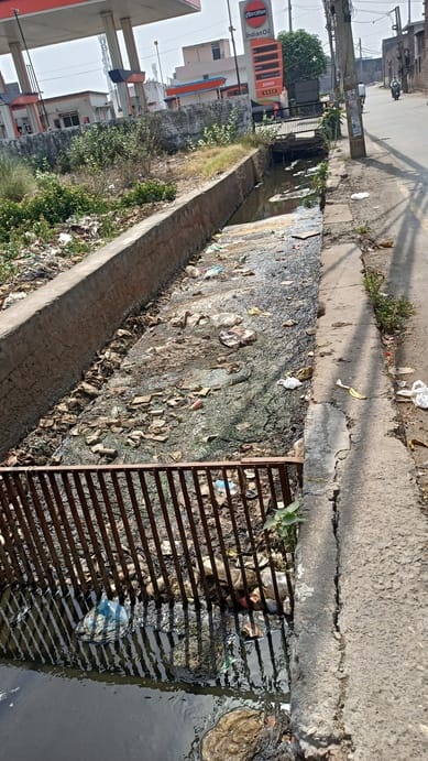 जगाधरी में कूड़े से अटा पड़ा नाला। संवाद