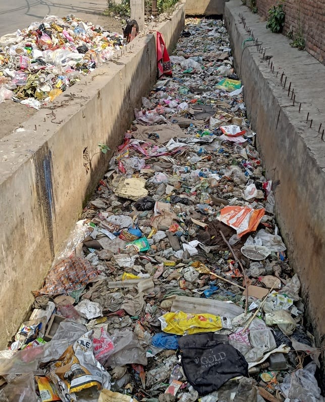 जगाधरी में कूड़े से अटा पड़ा नाला। संवाद