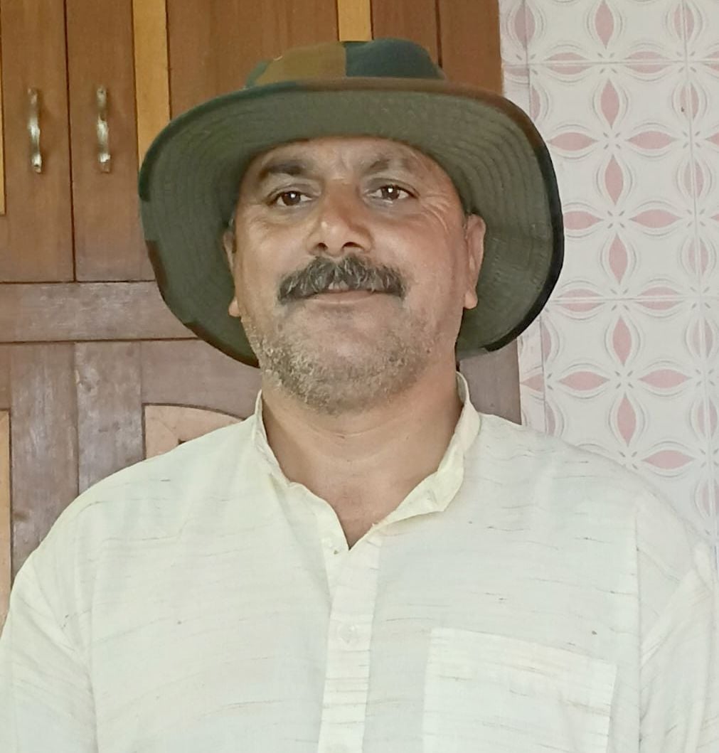 सुंडा-सनेई सडक़ की खस्ताहालत से जूझ रहे ग्रामीण। संवाद