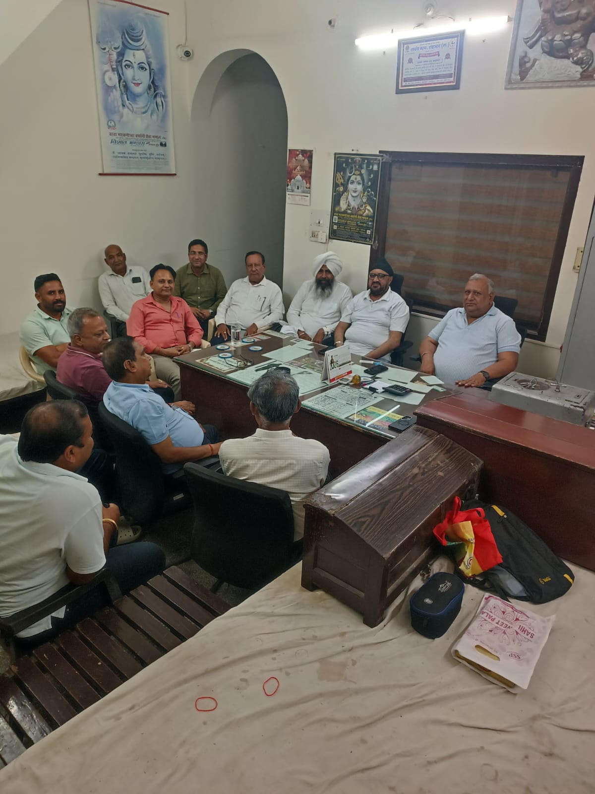 शाहाबाद। बैठक में हिस्सा लेते हुए आढ़ती। स्वयं शाहाबाद। बैठक में हिस्सा लेते हुए आढ़ती। स्वयं