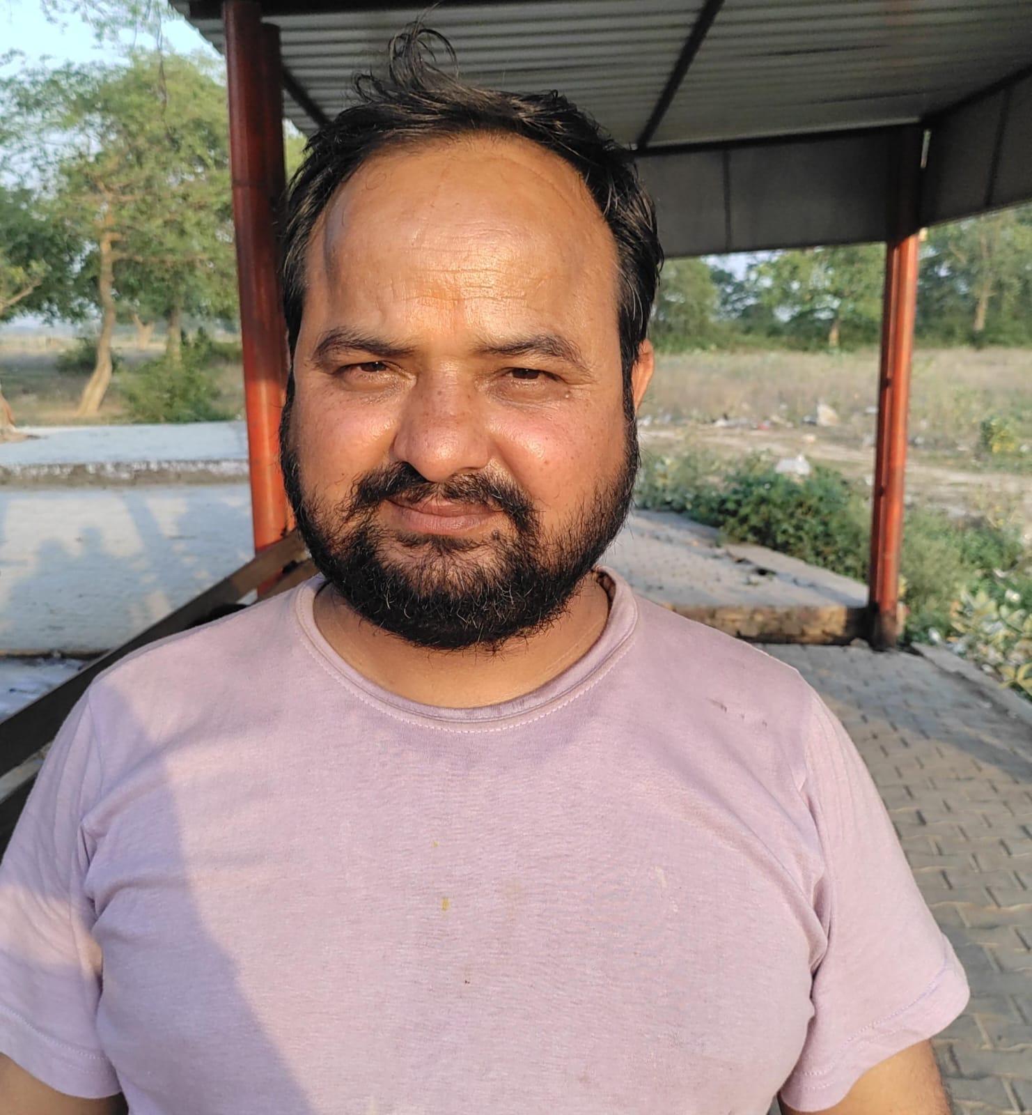 शाहजहांपुर में उपकेंद्र पर काम करते कर्मचारी। फाइल फोटो शाहजहांपुर में उपकेंद्र पर काम करते कर्मचारी। फाइल फोटो