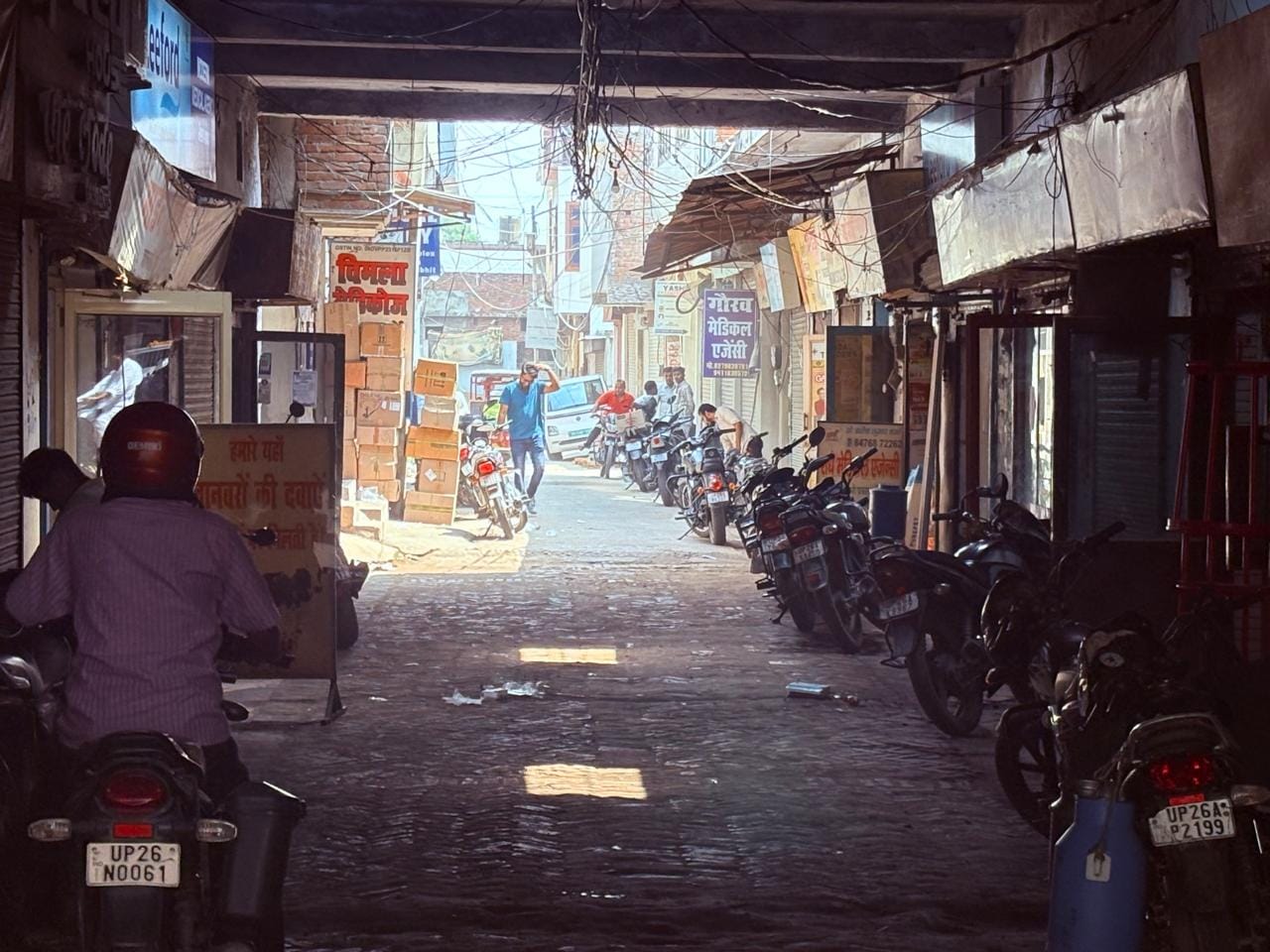 शहर की चौक बाजार में बंद पड़ा मेडिकल स्टोर। संवाद शहर की चौक बाजार में बंद पड़ा मेडिकल स्टोर। संवाद