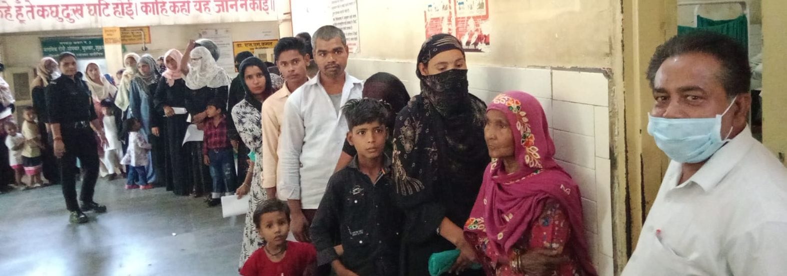 दोपहर के समय बदायूं-उझानी हाईवे पर पसरा सन्नाटा। संवाद दोपहर के समय बदायूं-उझानी हाईवे पर पसरा सन्नाटा। संवाद