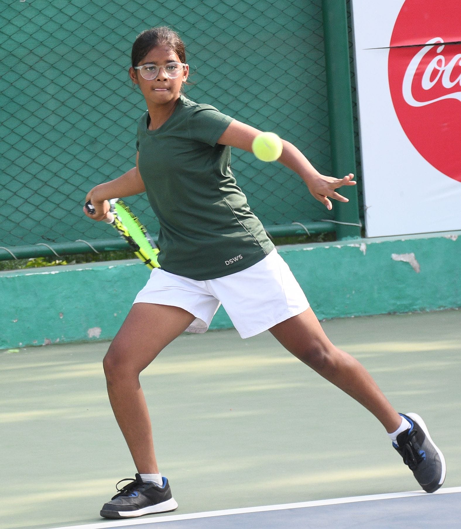 विजयंत खंड मिनी स्टेडियम के टेनिस एरीना में मुकाबले के दौरान एक्शन में खिलाड़ी। विजयंत खंड मिनी स्टेडियम के टेनिस एरीना में मुकाबले के दौरान एक्शन में खिलाड़ी।