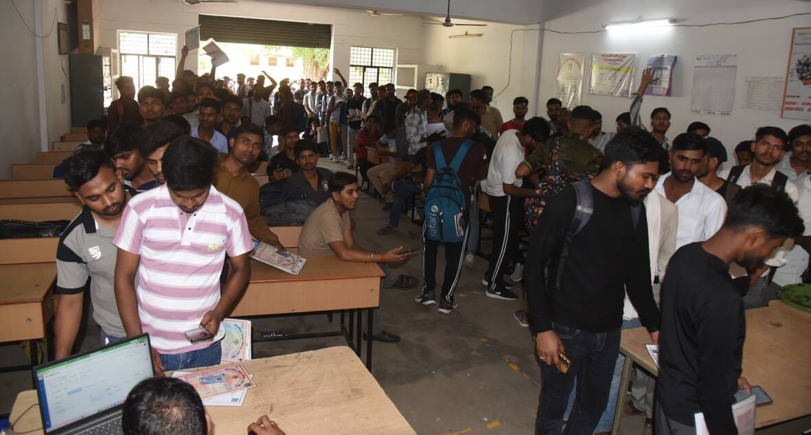 Youth Flock To Job Fair At Iti, Interviews Today - Lucknow News ...