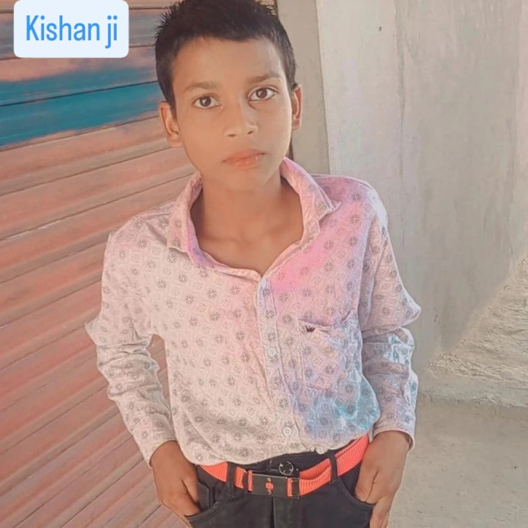 बेटों की मौत पर जखयिना सीएसची परिसर में रोती बिलखती मां को संभालते परिजन। संवाद
