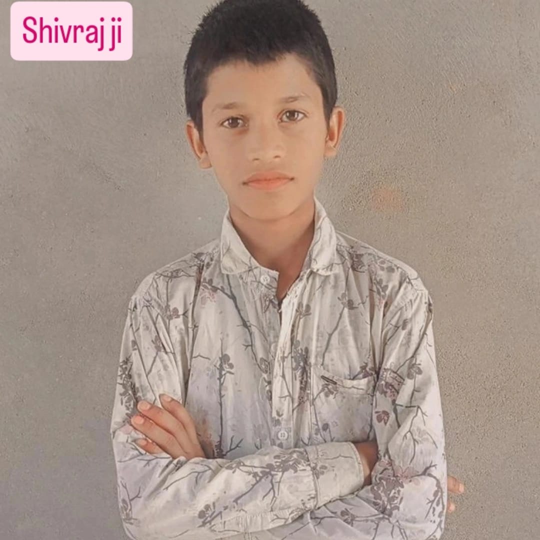 बेटों की मौत पर जखयिना सीएसची परिसर में रोती बिलखती मां को संभालते परिजन। संवाद