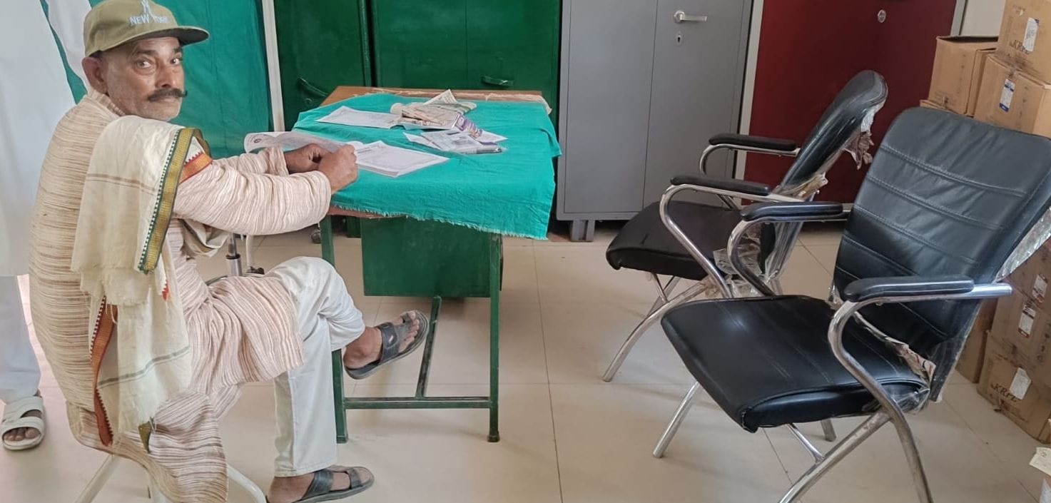 फोटो-3- मियागंज सीएचसी में मौजूद घायल। संवाद