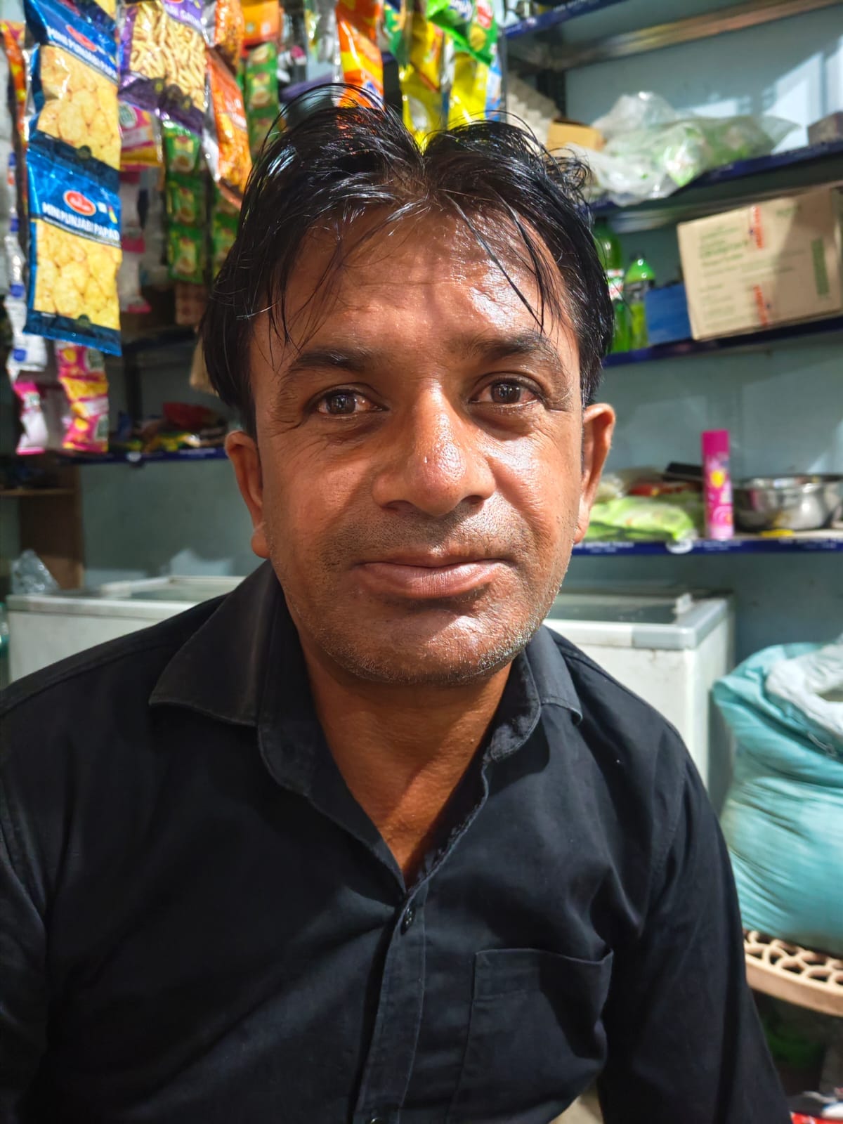 फोटो: सोनीपत के गांव भठगांव के जलघर के टैंकों में जमा काई दिखाते ग्रामीण। स्रोत: पाठक