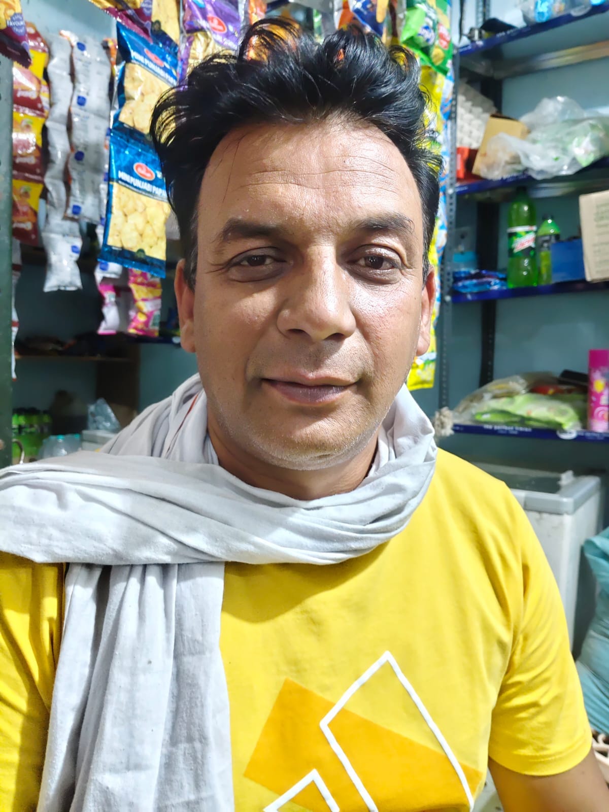 फोटो: सोनीपत के गांव भठगांव के जलघर के टैंकों में जमा काई दिखाते ग्रामीण। स्रोत: पाठक