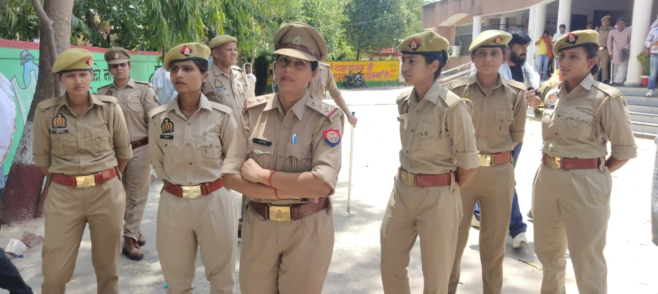 फोटो21एचएएमपी 22- ज्ञापन देने जाते एनएच-34 के आंदोलनकारी। संवाद
