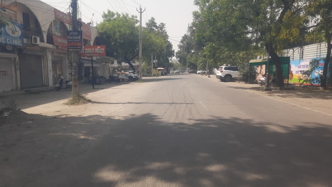 जिला नागरिक अस्पताल की ओपीडी के बाहर लगी मरीजों की भीड़। संवाद जिला नागरिक अस्पताल की ओपीडी के बाहर लगी मरीजों की भीड़। संवाद