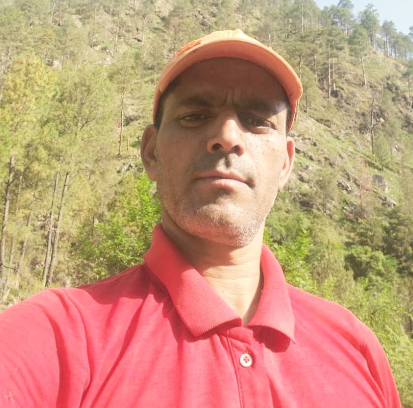 जिला परिषद वार्ड नरैण की नरैण पंचायत में धंसती जा रही सडक़। संवाद जिला परिषद वार्ड नरैण की नरैण पंचायत में धंसती जा रही सडक़। संवाद