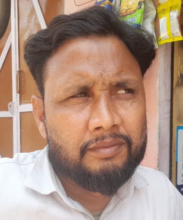नगर निगम परिसर में प्रदर्शन करते सफाई कर्मचारी। संवाद