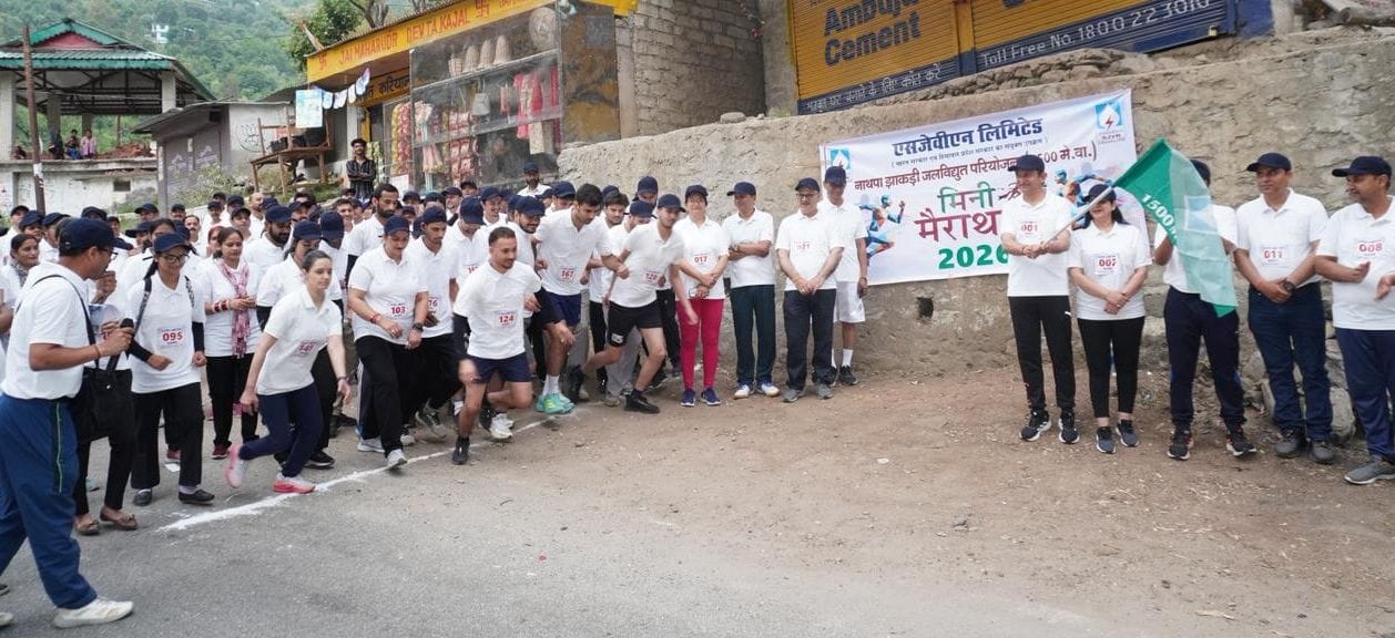 नाथपा झाकड़ी में मैराथन दौड़ के प्रतिभागियों को किया सम्मानित। संवाद