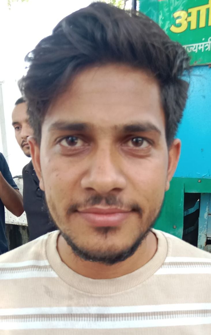 राजकीय इंटर कॉलेज से परीक्षा देकर निकलते अभ्यर्थी। संवाद राजकीय इंटर कॉलेज से परीक्षा देकर निकलते अभ्यर्थी। संवाद