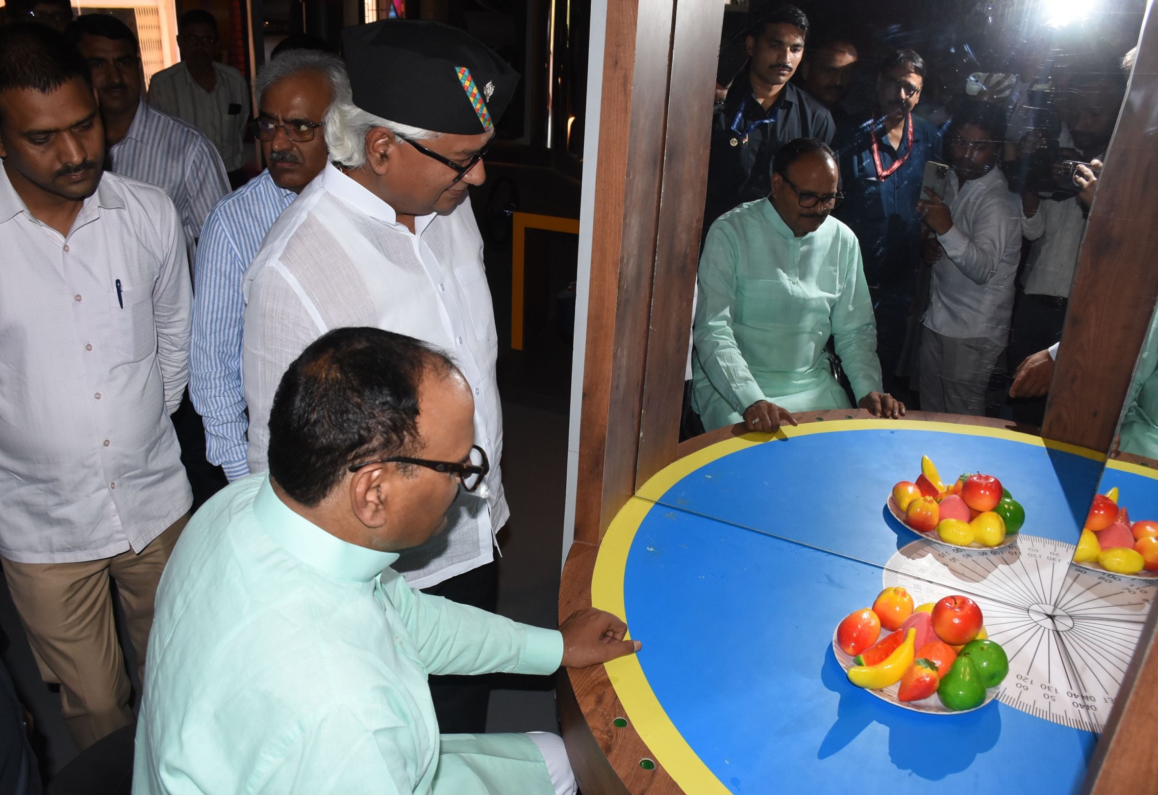 अलीगंज स्थित आंचलिक विज्ञान नगरी में शुक्रवार को नई व आधुनिक मनोरंजन विज्ञान गैलरी का उद्घाटन उ