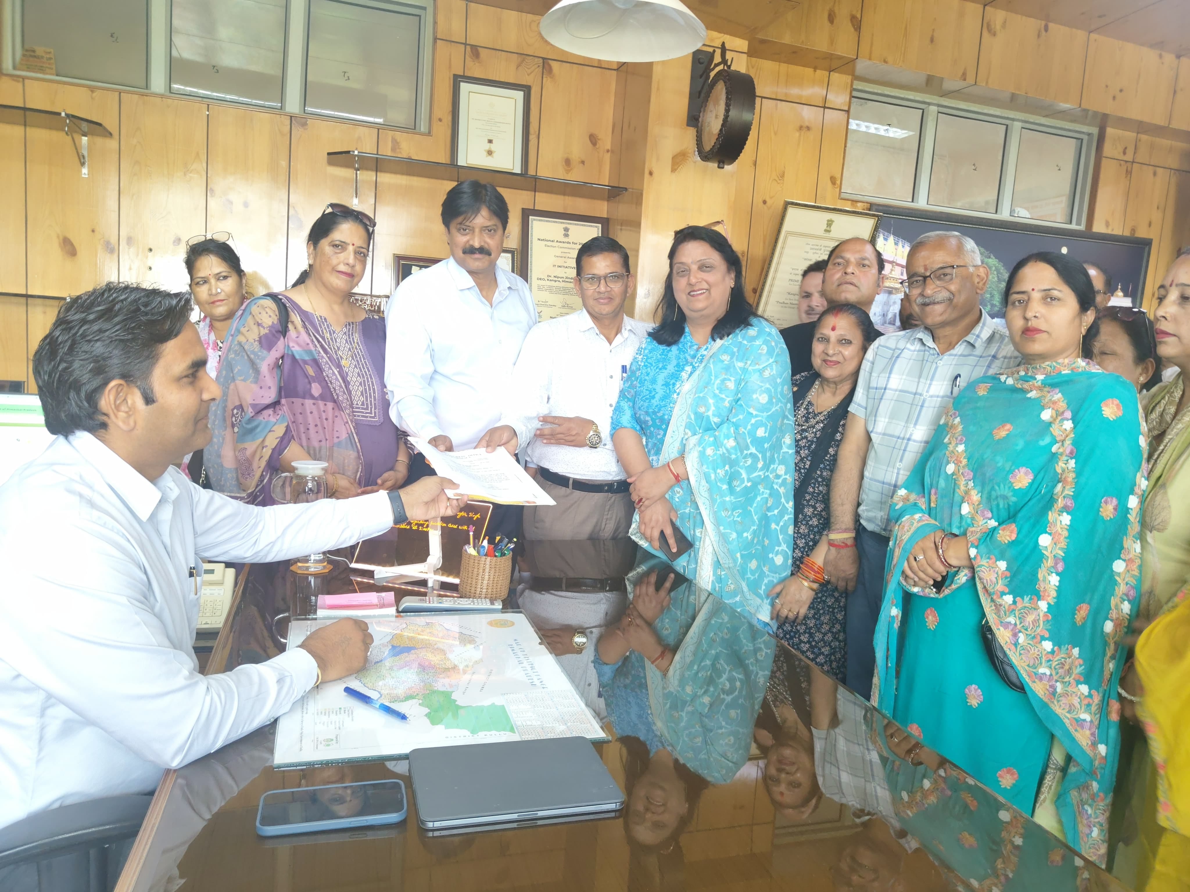 बैजनाथ ब्लॉक कांग्रेस के तहत केंद्र सरकार के विरुद्ध रोष रैली निकालते कांग्रेस कार्यकर्ता। -आयो बैजनाथ ब्लॉक कांग्रेस के तहत केंद्र सरकार के विरुद्ध रोष रैली निकालते कांग्रेस कार्यकर्ता। -आयो