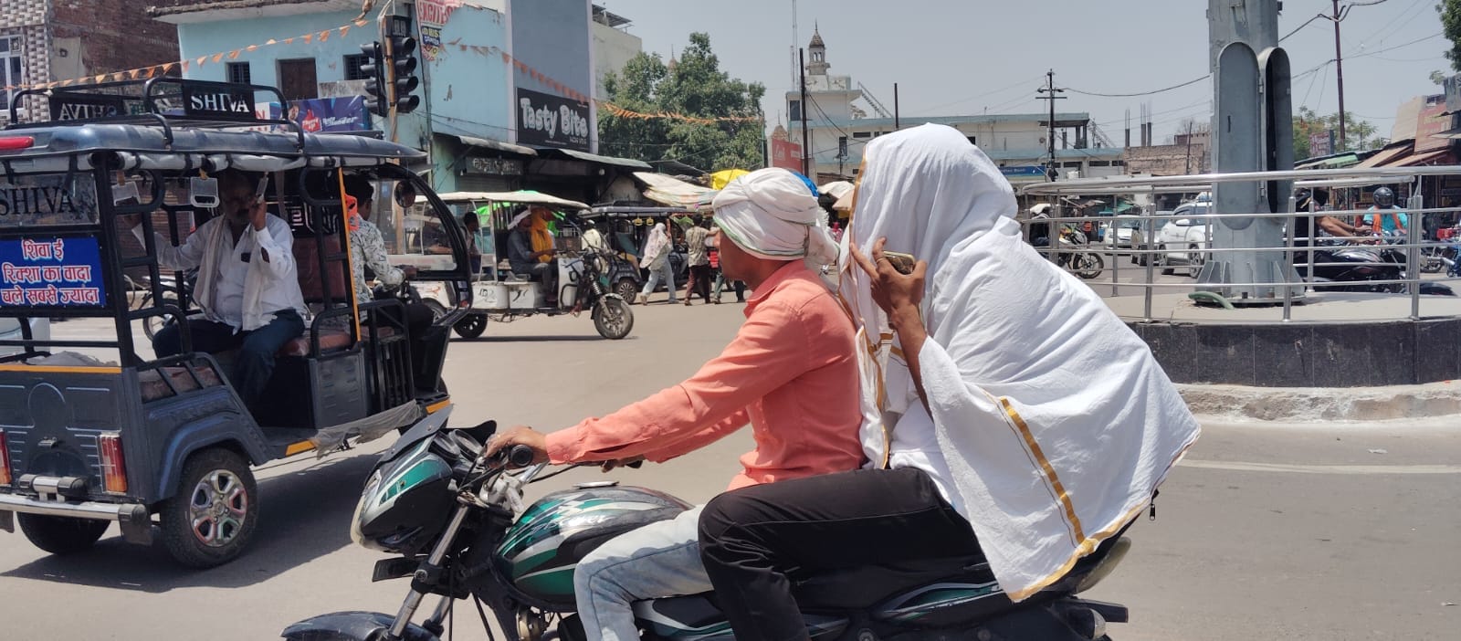 फोटो - 14 शहर से 10 किलोमीटर दूर जलने के बाद खेत में बिछी राख। संवाद फोटो - 14 शहर से 10 किलोमीटर दूर जलने के बाद खेत में बिछी राख। संवाद