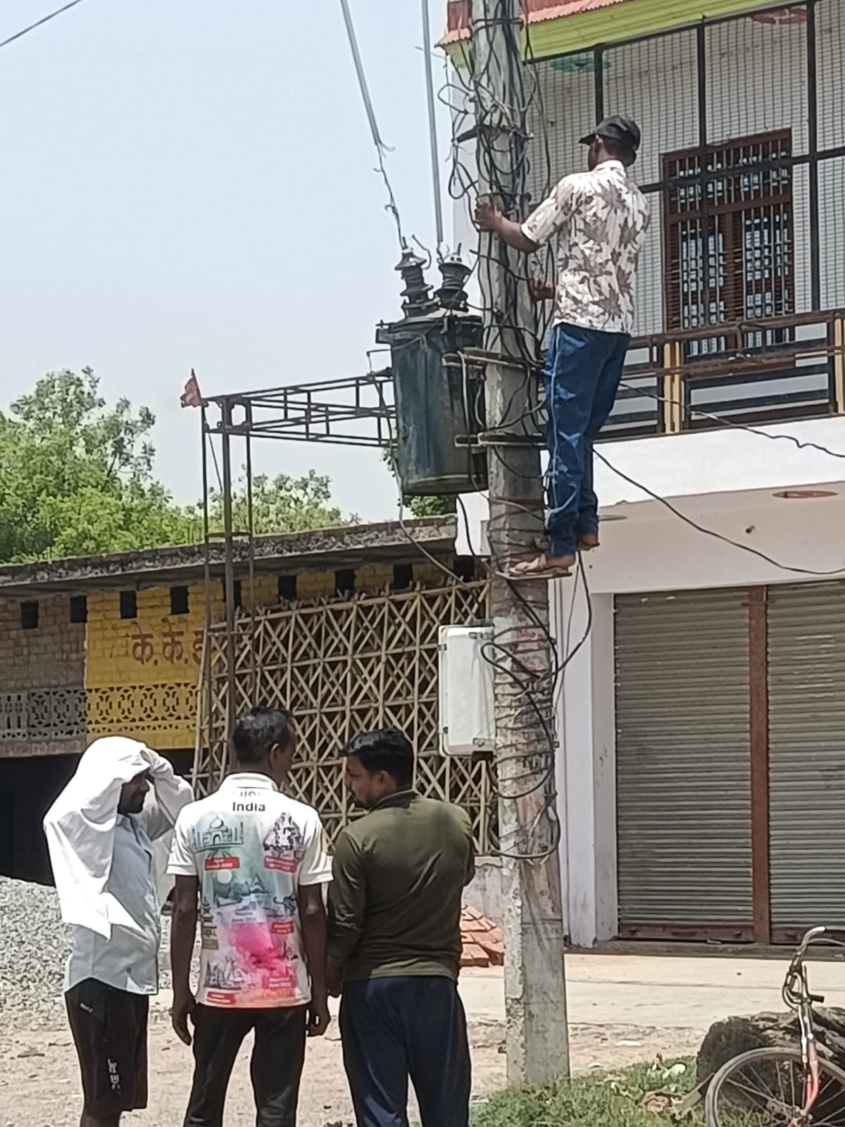 फोटो -28- खराब ट्रांसफार्मर। संवाद फोटो -28- खराब ट्रांसफार्मर। संवाद
