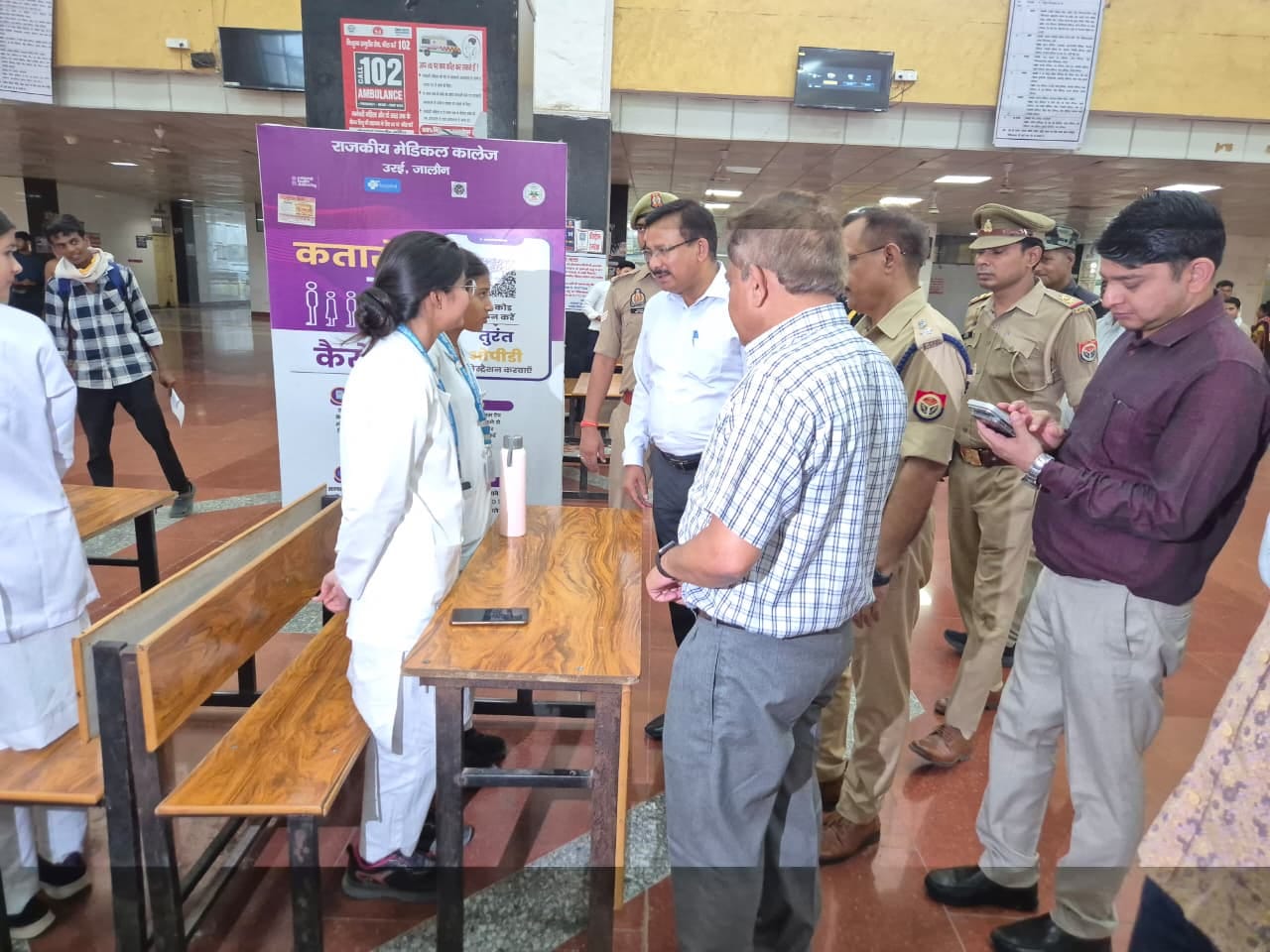 फोटो - 28 सदर विधायक के खिलाफ नारेबाजी करते डॉक्टर। संवाद फोटो - 28 सदर विधायक के खिलाफ नारेबाजी करते डॉक्टर। संवाद