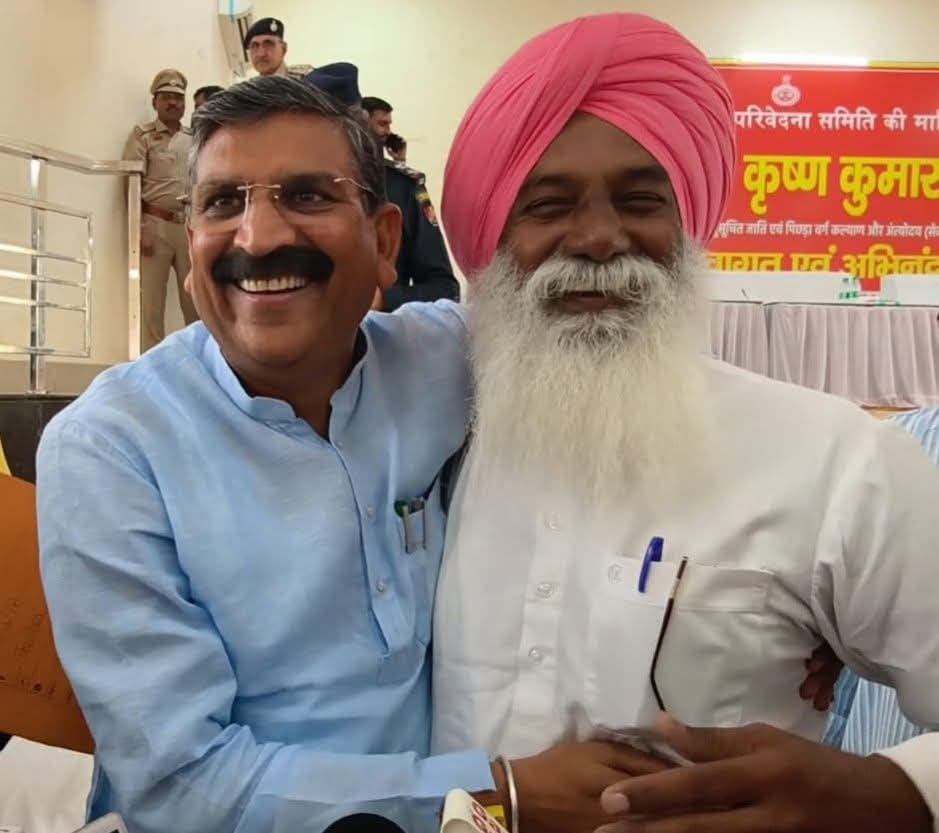 फतेहाबाद में जिला लोक संपर्क एवं परिवेदना समिति की बैठक में जन सुनवाई करते सामाजिक न्याय अधिकार फतेहाबाद में जिला लोक संपर्क एवं परिवेदना समिति की बैठक में जन सुनवाई करते सामाजिक न्याय अधिकार