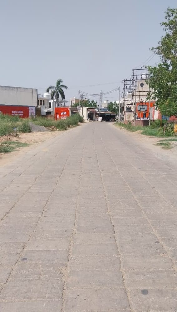 इस्माईलाबाद। भीषण गर्मी के चलते सुनशान पड़ी सडक़। इस्माईलाबाद। भीषण गर्मी के चलते सुनशान पड़ी सडक़।