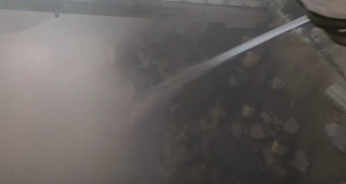 जीटी रोड स्थित जेएलएन डिग्री कॉलेज स्थित गंदगी से अटा नाला। स्रोत पाठक