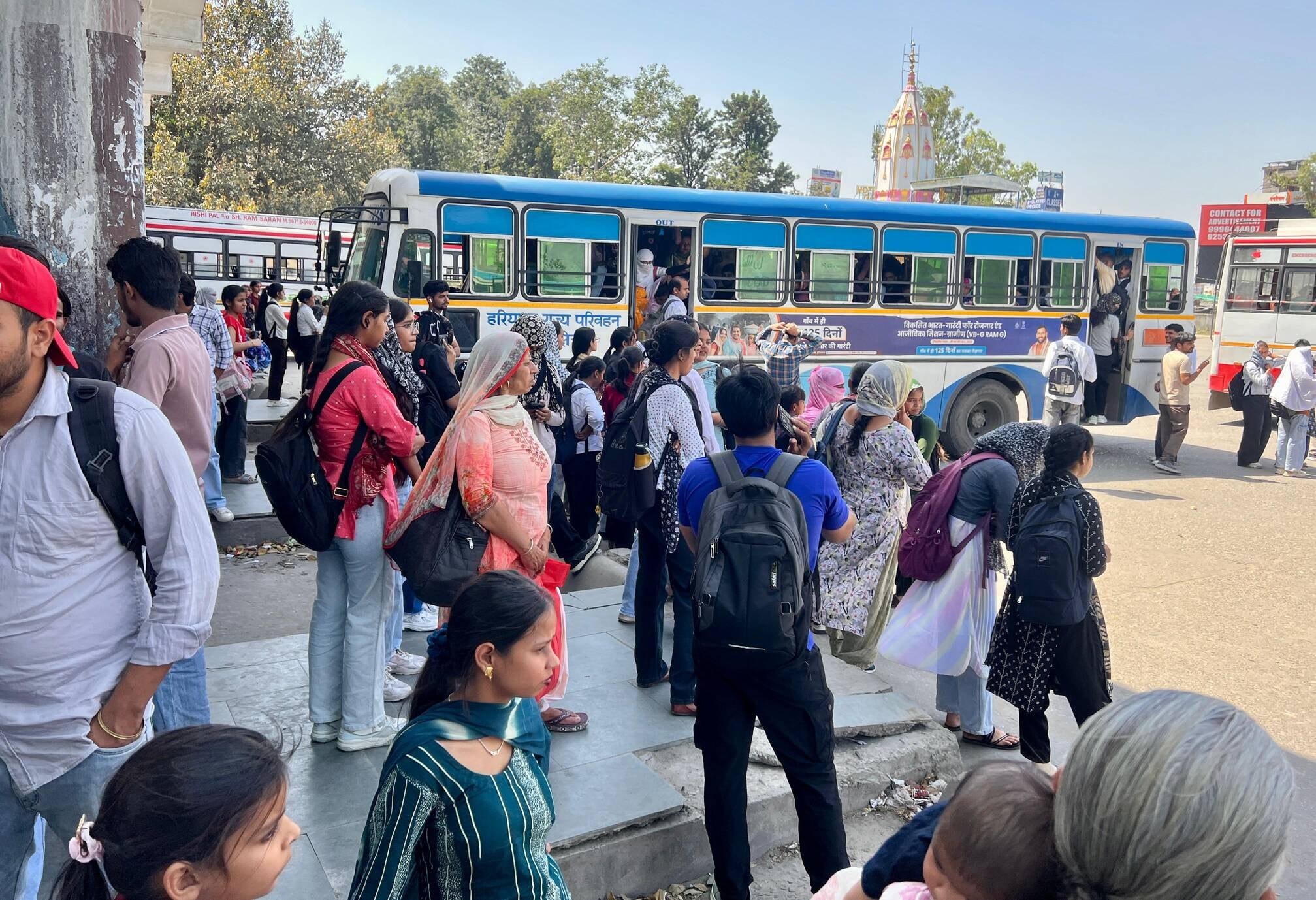कुरुक्षेत्र। नए अड्डे पर अपने रूट की बस का इंतजार करते यात्री। संवाद