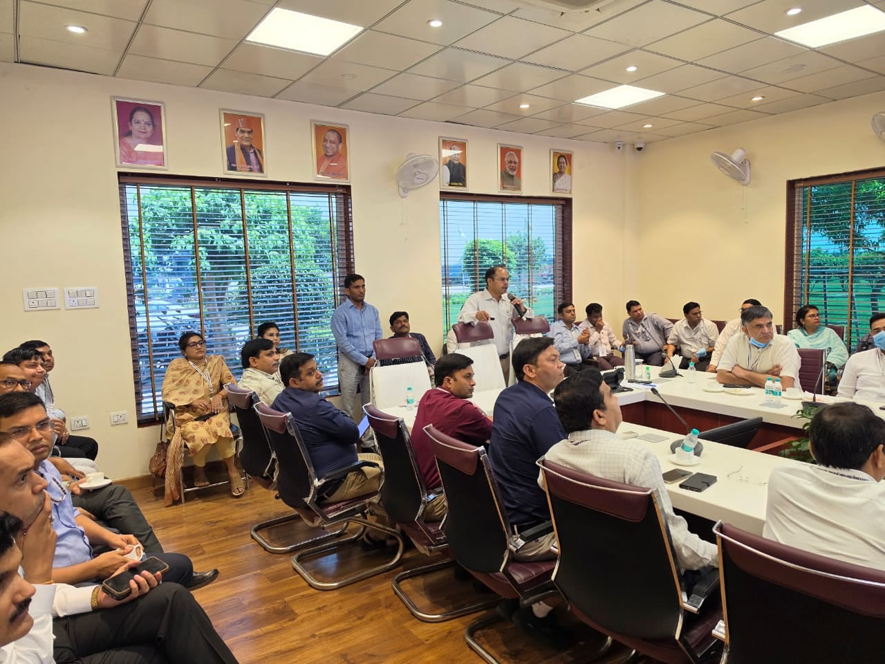प्रशिक्षु डिप्टी कलेक्टर्स ने शिवरी प्लांट का किया दौरा, कचरा निस्तारण का वैज्ञानिक मॉडल समझा प्रशिक्षु डिप्टी कलेक्टर्स ने शिवरी प्लांट का किया दौरा, कचरा निस्तारण का वैज्ञानिक मॉडल समझा