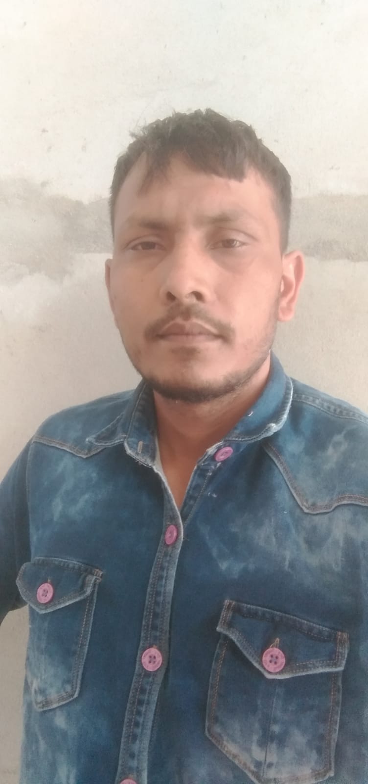 बबैल रोड स्थित शराब का ठेका। संवाद बबैल रोड स्थित शराब का ठेका। संवाद