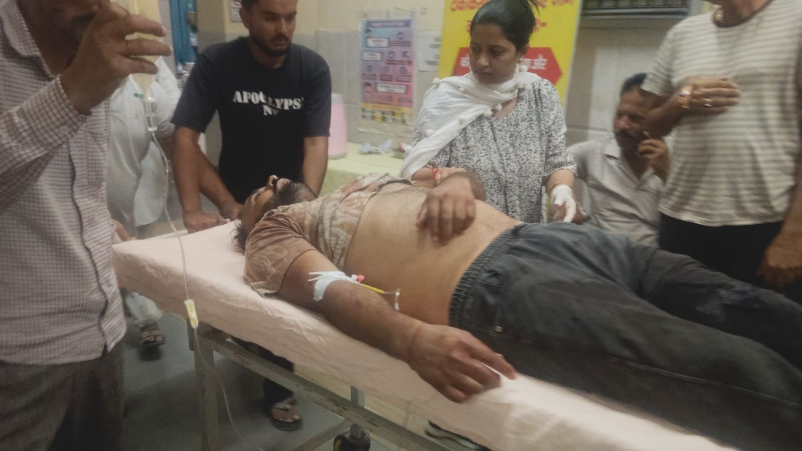 बिचपडी गांव में घटना स्थल पर जांच करती पुलिस। संवाद बिचपडी गांव में घटना स्थल पर जांच करती पुलिस। संवाद