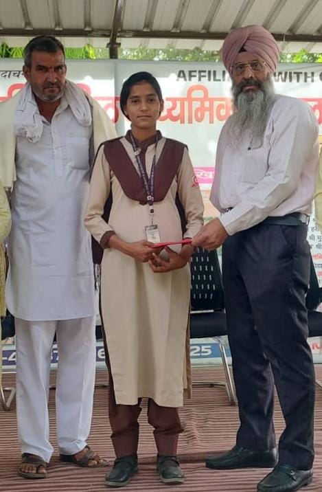 छात्रा दीक्षा