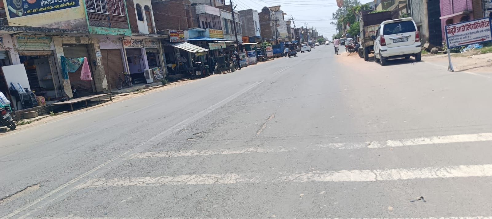 फोटो -24- दुपट्टे से धूप में बचाव करती किशोरियां। संवाद