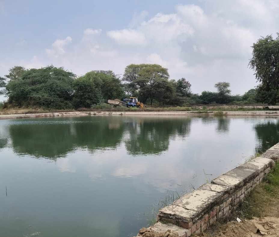 गांव ढांड में बना जलघर, जिसकी चहारदीवारी नहीं है। संवाद गांव ढांड में बना जलघर, जिसकी चहारदीवारी नहीं है। संवाद
