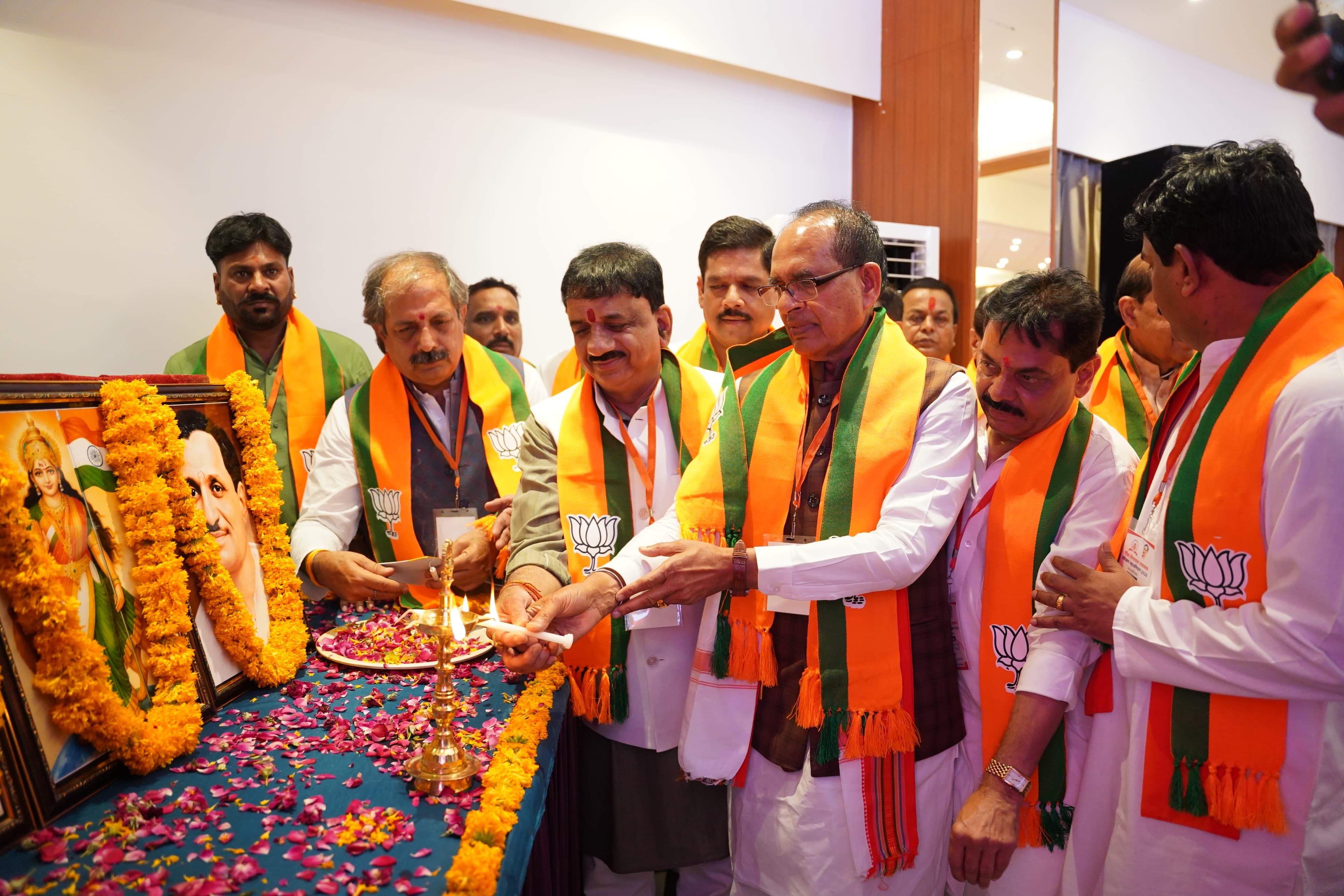 जिला स्तरीय प्रशिक्षण वर्ग में केंद्रीय मंत्री शिवराज सिंह चौहान ने कार्यकर्ताओं को सख्त संगठना जिला स्तरीय प्रशिक्षण वर्ग में केंद्रीय मंत्री शिवराज सिंह चौहान ने कार्यकर्ताओं को सख्त संगठना