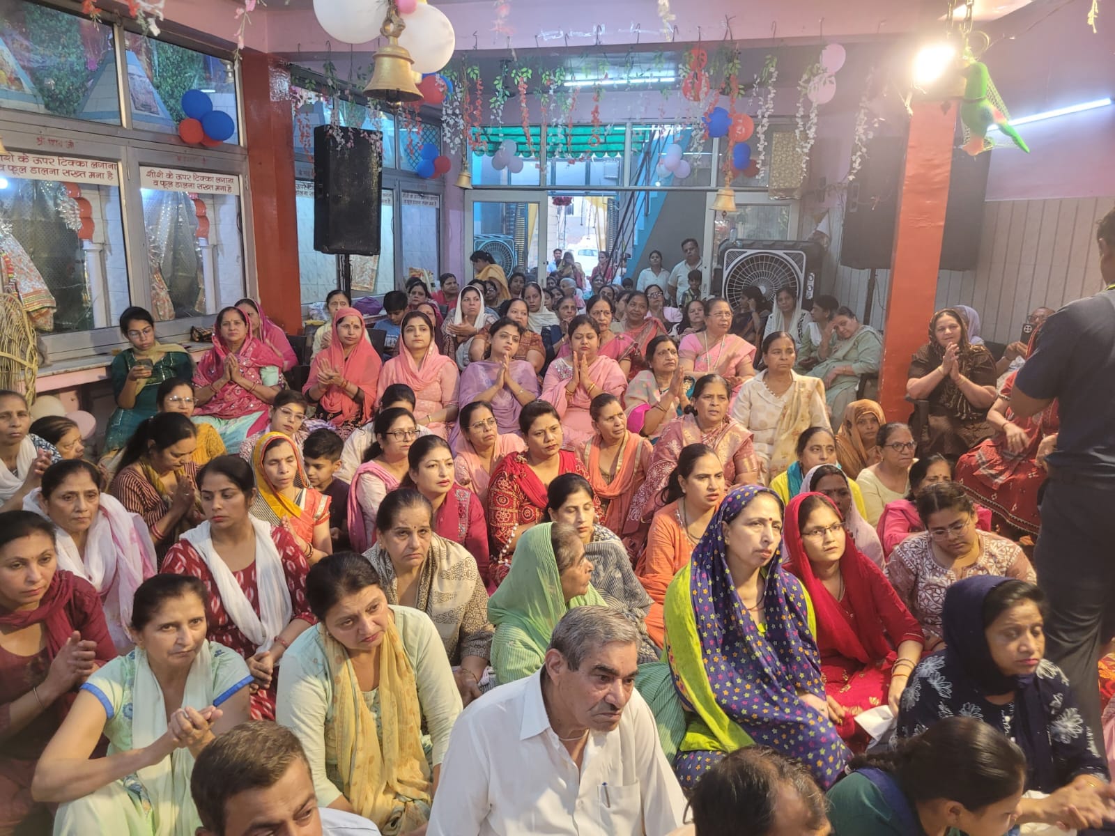 कथा सुनाते आचार्य लालमणि पांडेय। स्रोत : स्वयं