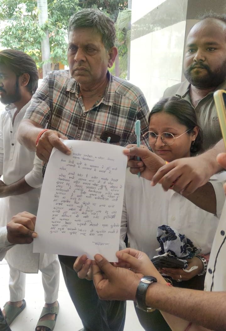 लविवि में विधि छात्रों ने किया धरना-प्रदर्शन लविवि में विधि छात्रों ने किया धरना-प्रदर्शन