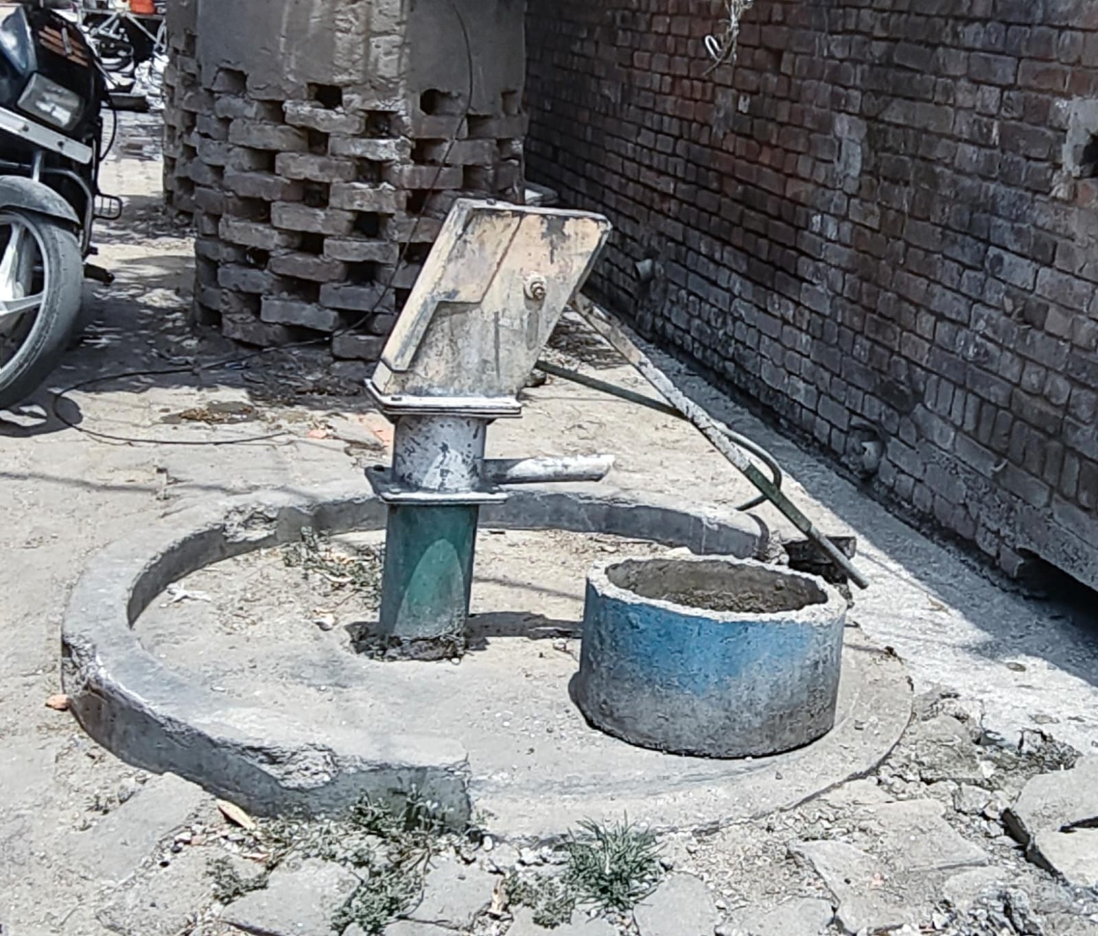 निर्मल नगर में गंदा पानी देने वाला नल। संवाद निर्मल नगर में गंदा पानी देने वाला नल। संवाद