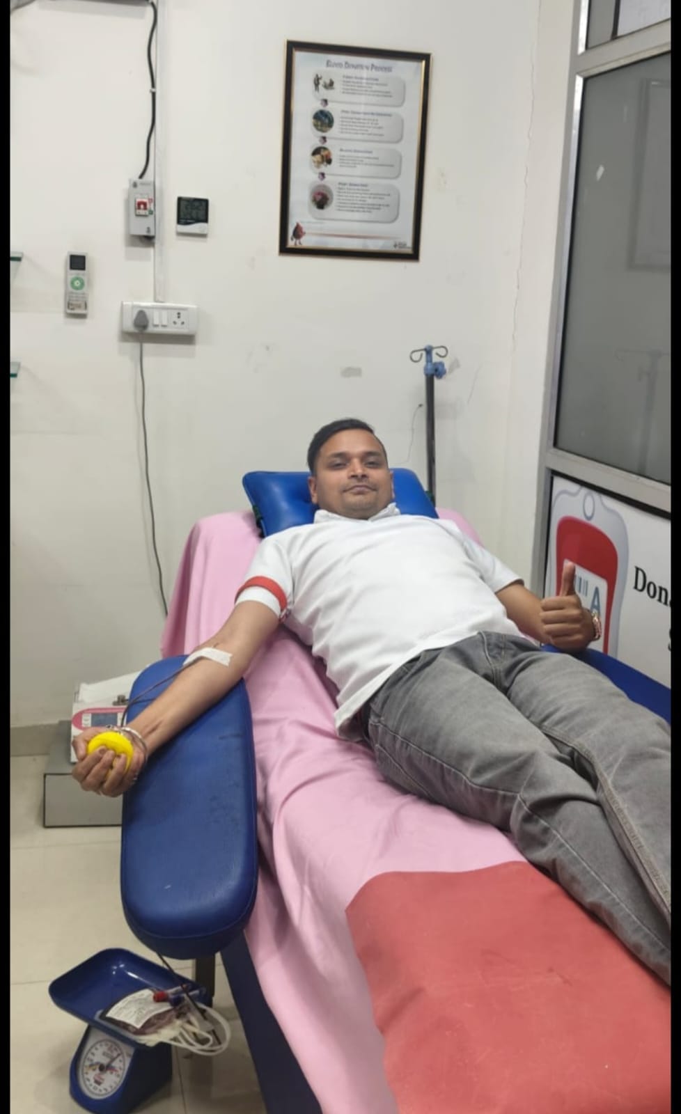 प्लेटलेस के लिए रक्तदान करते हुए कांगड़ा सेवियर के पदाधिकारी। स्रोत: सेवियर प्लेटलेस के लिए रक्तदान करते हुए कांगड़ा सेवियर के पदाधिकारी। स्रोत: सेवियर