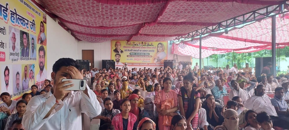 दौराला - लोकमाता अहिल्याबाई होल्कर की जयंती और मेधावी छात्राओं का सम्मान समारोह में बोलते विधाय दौराला - लोकमाता अहिल्याबाई होल्कर की जयंती और मेधावी छात्राओं का सम्मान समारोह में बोलते विधाय