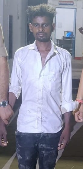 फोटो - 22 अपनी मां के साथ बच्चा। स्रोत- पुलिस।