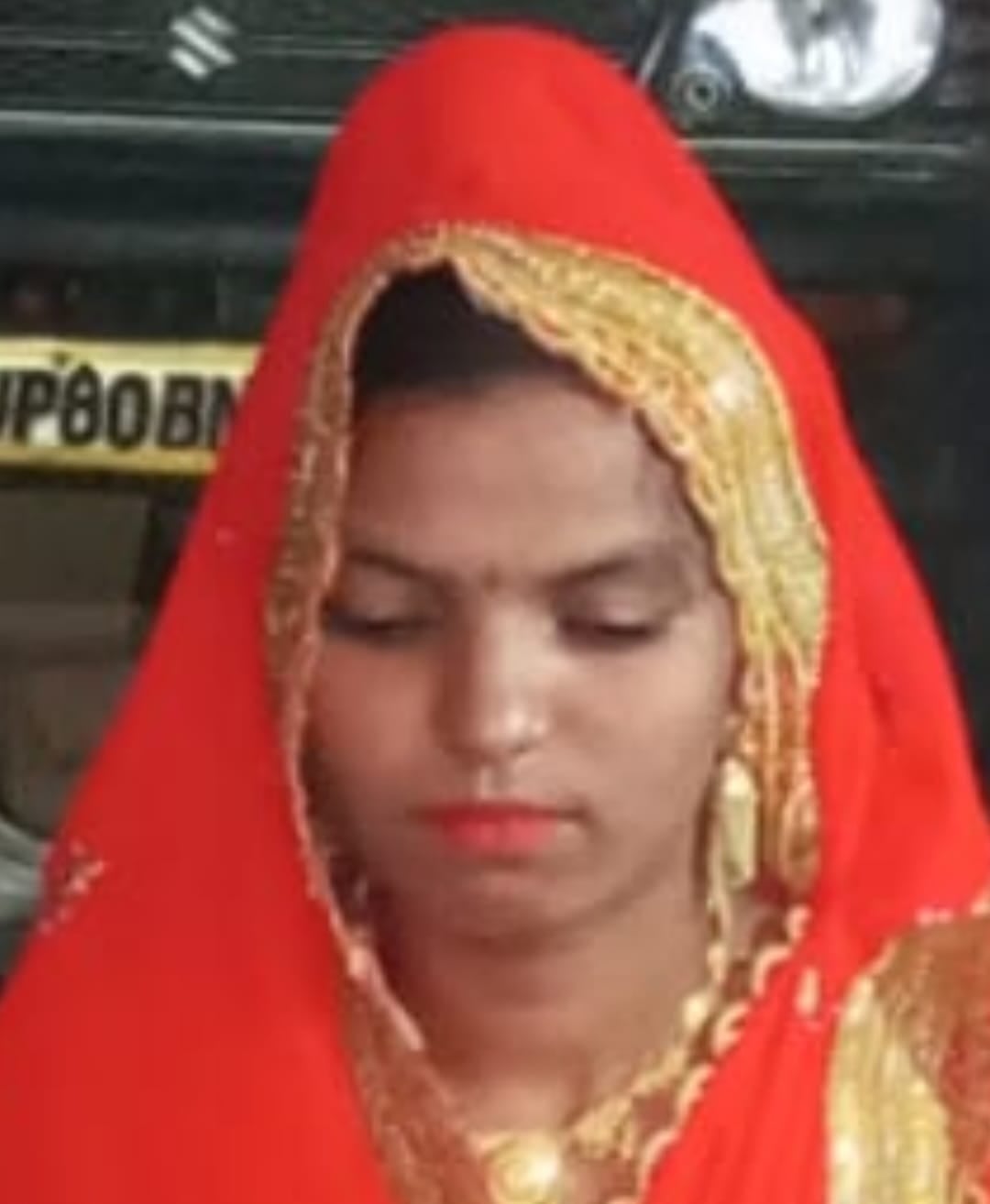फोटो-3 गांव गऊ टोला में महिला की मौत से बिलखते परिजन। संवाद फोटो-3 गांव गऊ टोला में महिला की मौत से बिलखते परिजन। संवाद