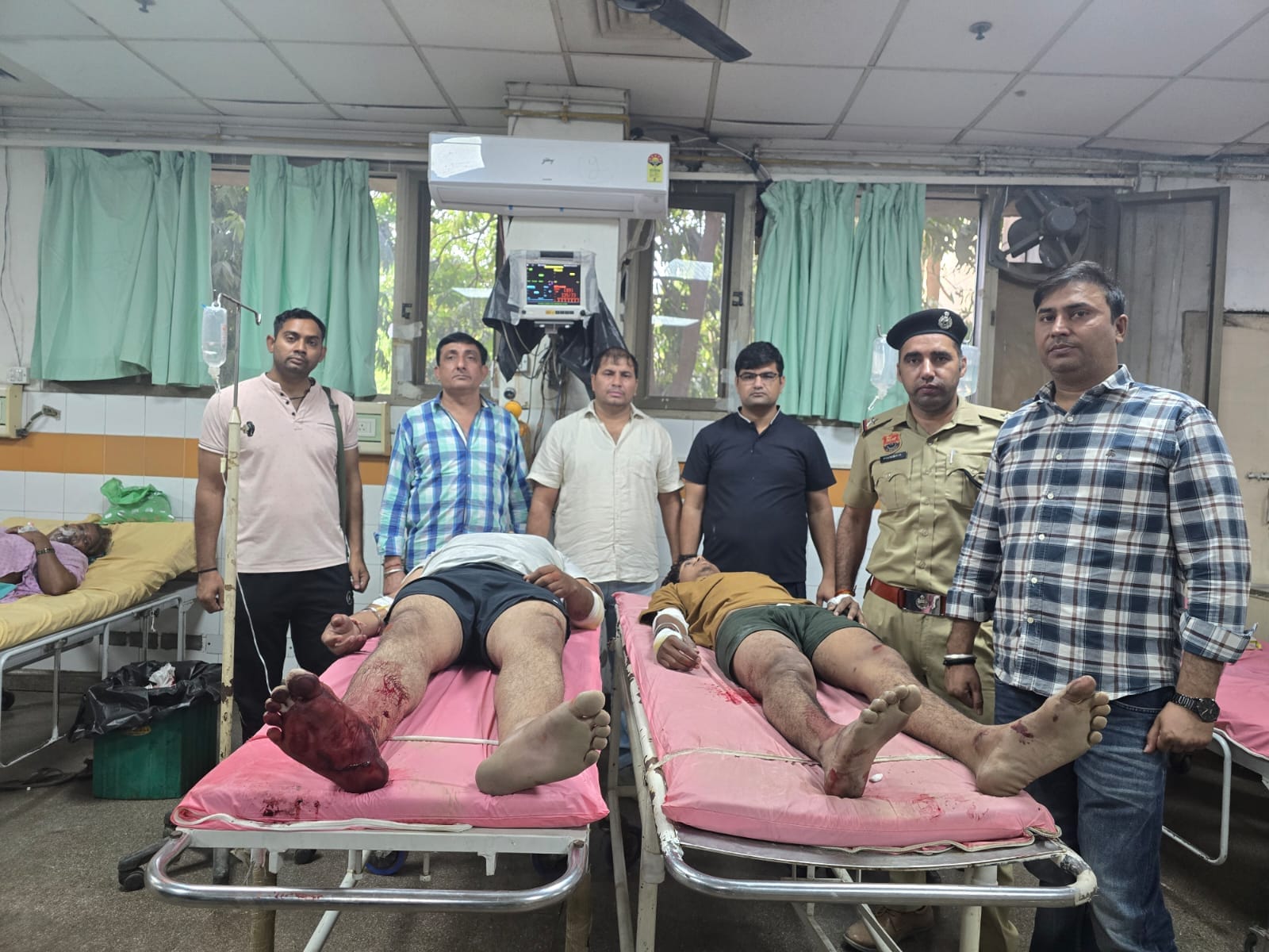 फोटो :: सोनीपत के गांव जाजी के पास पुलिस मुठभेड़ में घायल हुए आरोपियों के मौके पर पड़े अवैध हथिया
