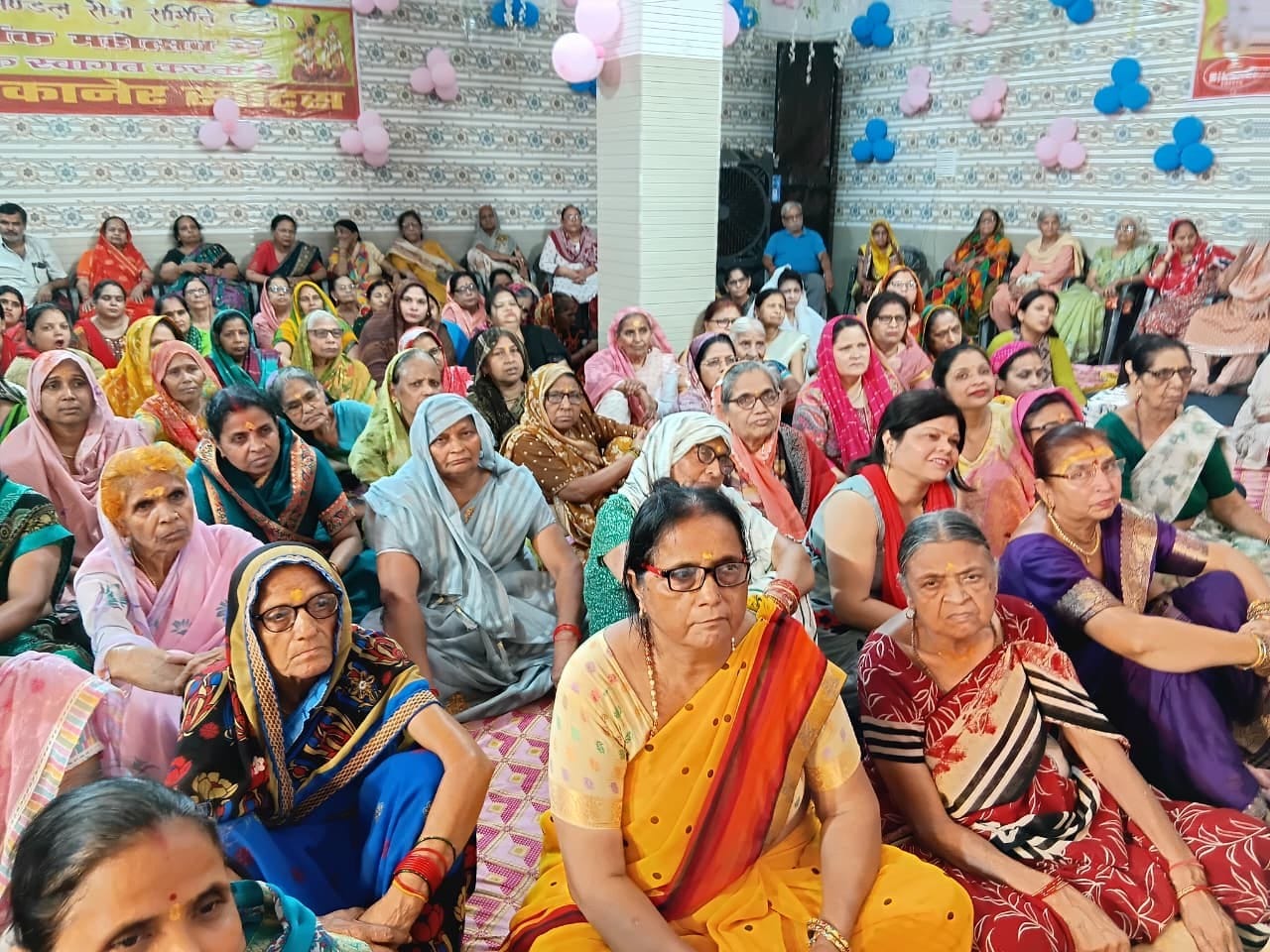 गांव बहलीमपुरा के शिव मंदिर पर कथा सुनाते कथा वाचक। संवाद गांव बहलीमपुरा के शिव मंदिर पर कथा सुनाते कथा वाचक। संवाद