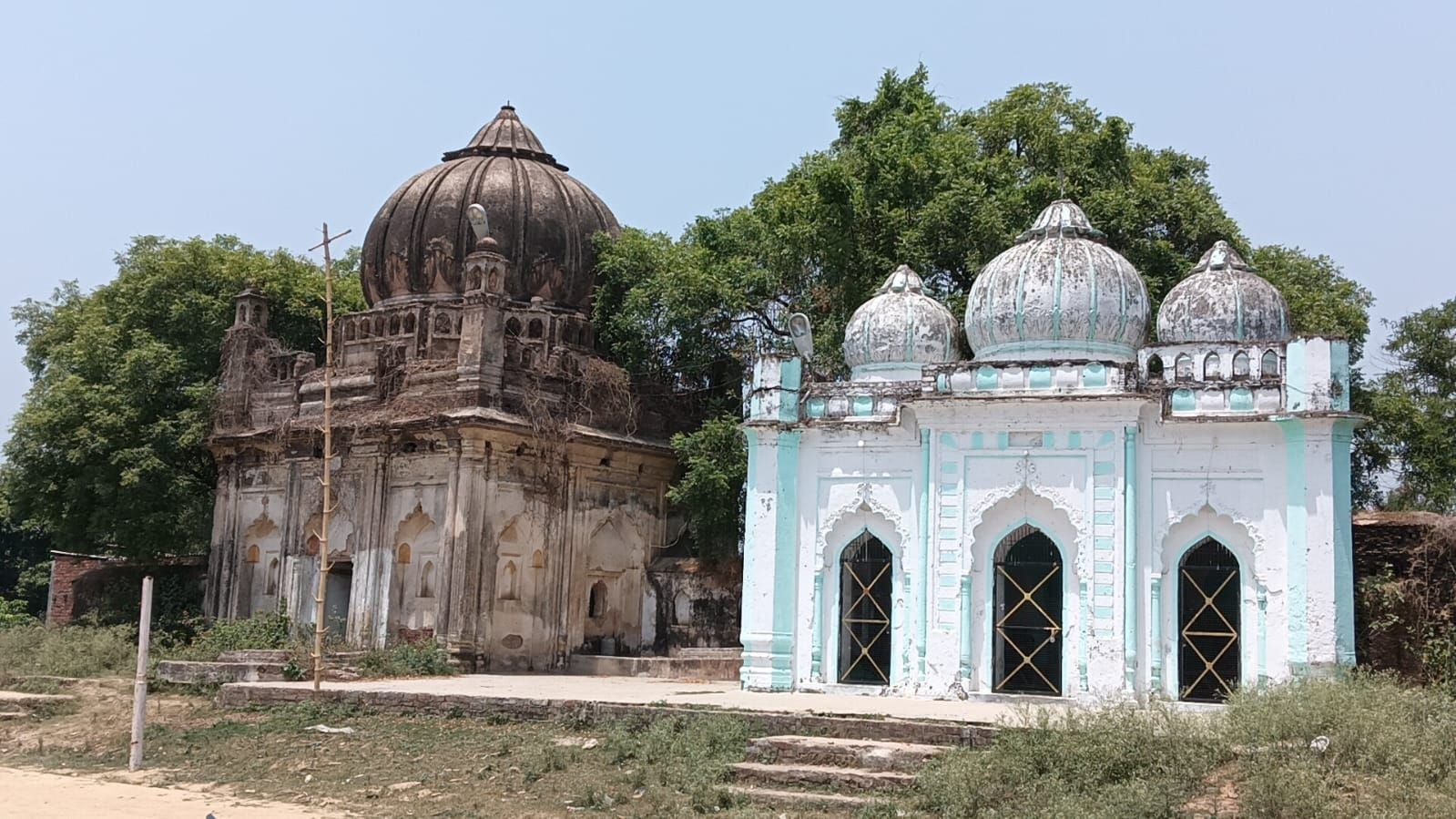 इसी मकबरे और मस्जिद को लेकर हो रहा विवाद। इसी मकबरे और मस्जिद को लेकर हो रहा विवाद।