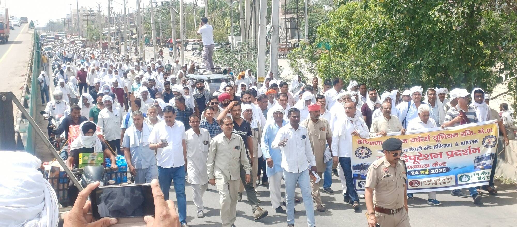 परिवहन मंत्री अनिल विज को ज्ञापन सौंपते हरियाणा रोडवेज वर्कर्स यूनियन संबंधित सर्व कर्मचारी संघ परिवहन मंत्री अनिल विज को ज्ञापन सौंपते हरियाणा रोडवेज वर्कर्स यूनियन संबंधित सर्व कर्मचारी संघ