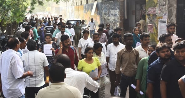 संघ लोक सेवा आयोग (यूपीएससी) की सिविल सेवा प्रारंभिक परीक्षा रविवार को राजधानी के 86 केंद्रों प