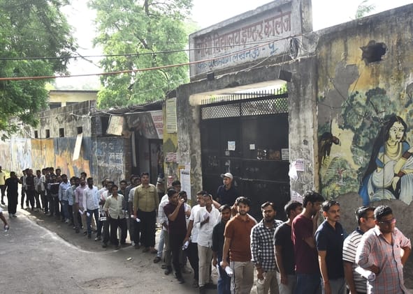 संघ लोक सेवा आयोग (यूपीएससी) की सिविल सेवा प्रारंभिक परीक्षा रविवार को राजधानी के 86 केंद्रों प