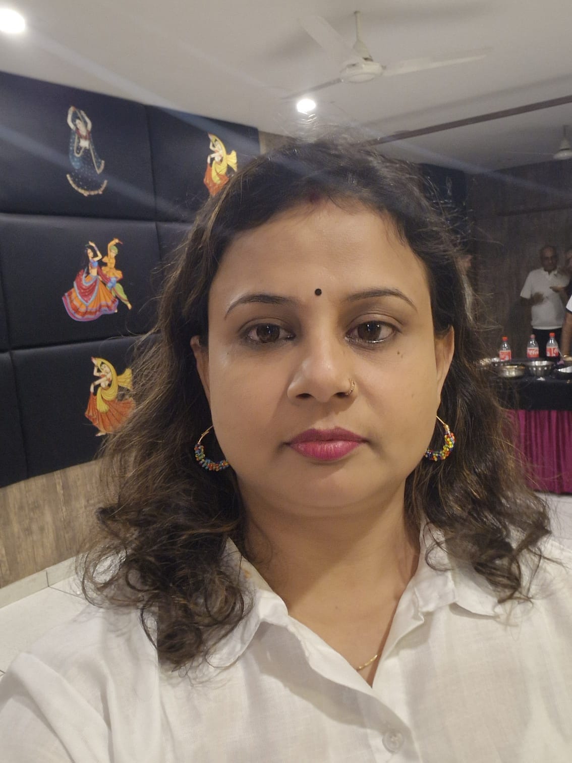 शहर की सुरभि कॉलोनी में लगा झुका खंभा। जागरुक पाठक।